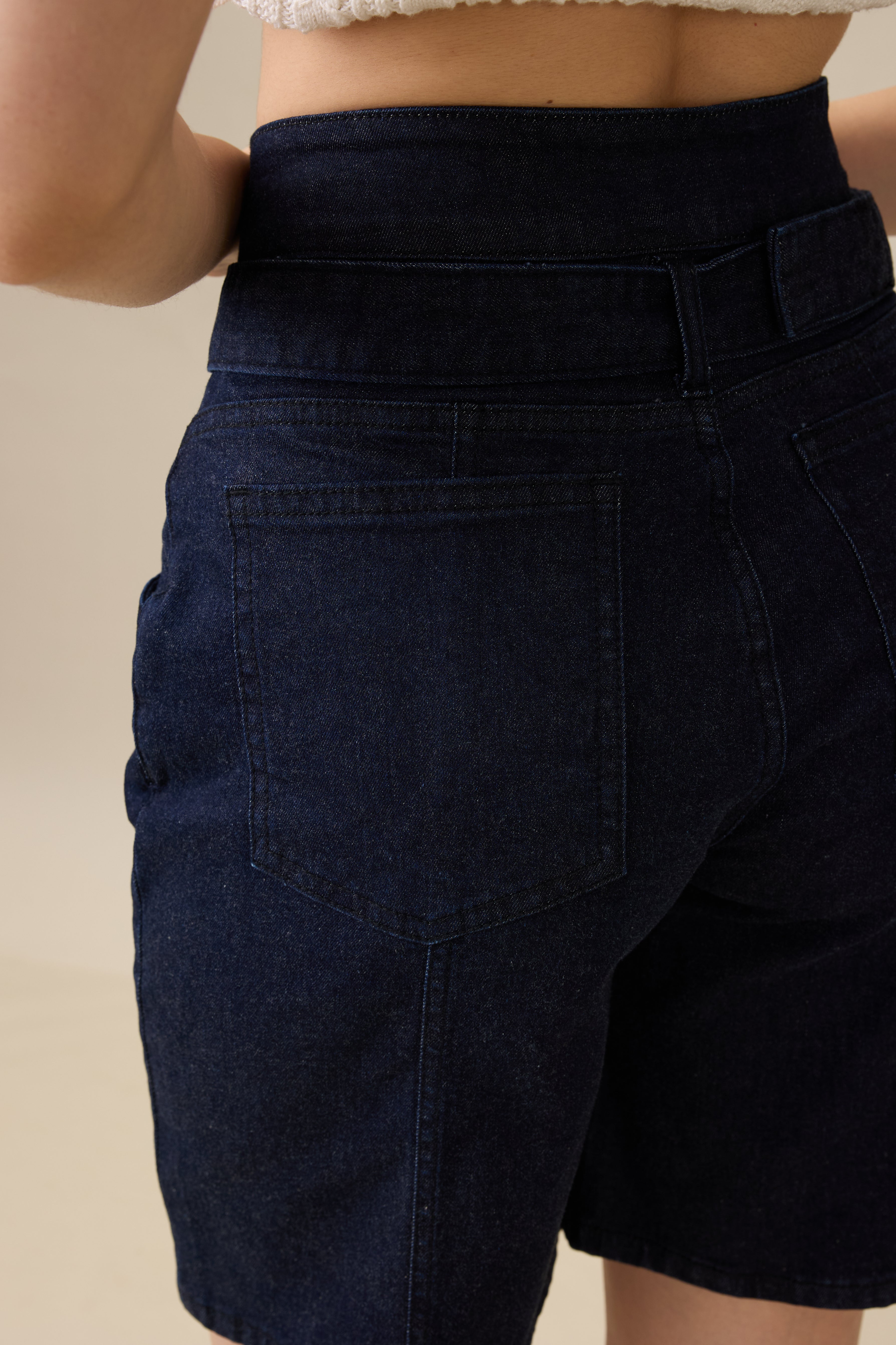 Belted Muse Bermudas