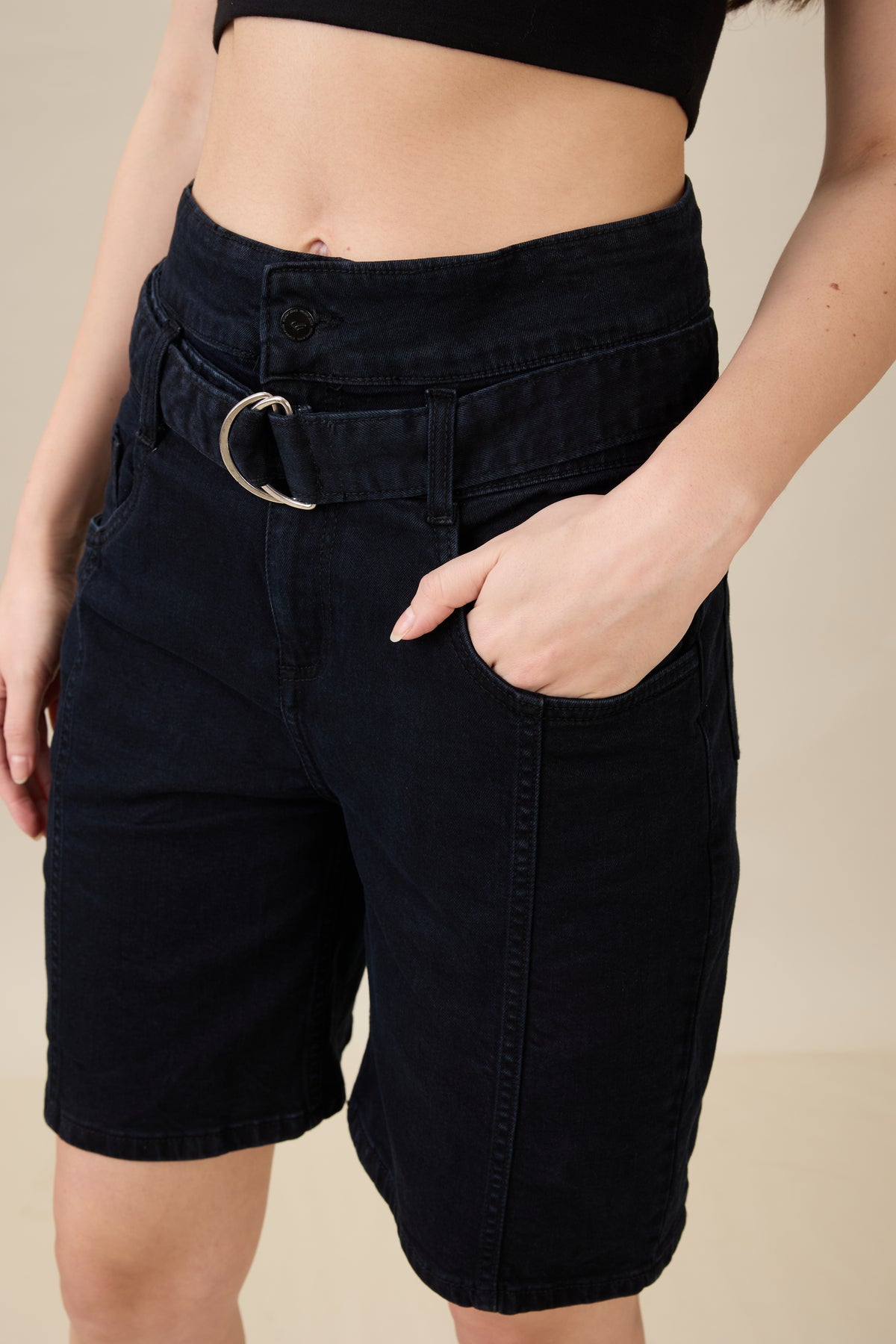 Belted Muse Bermudas
